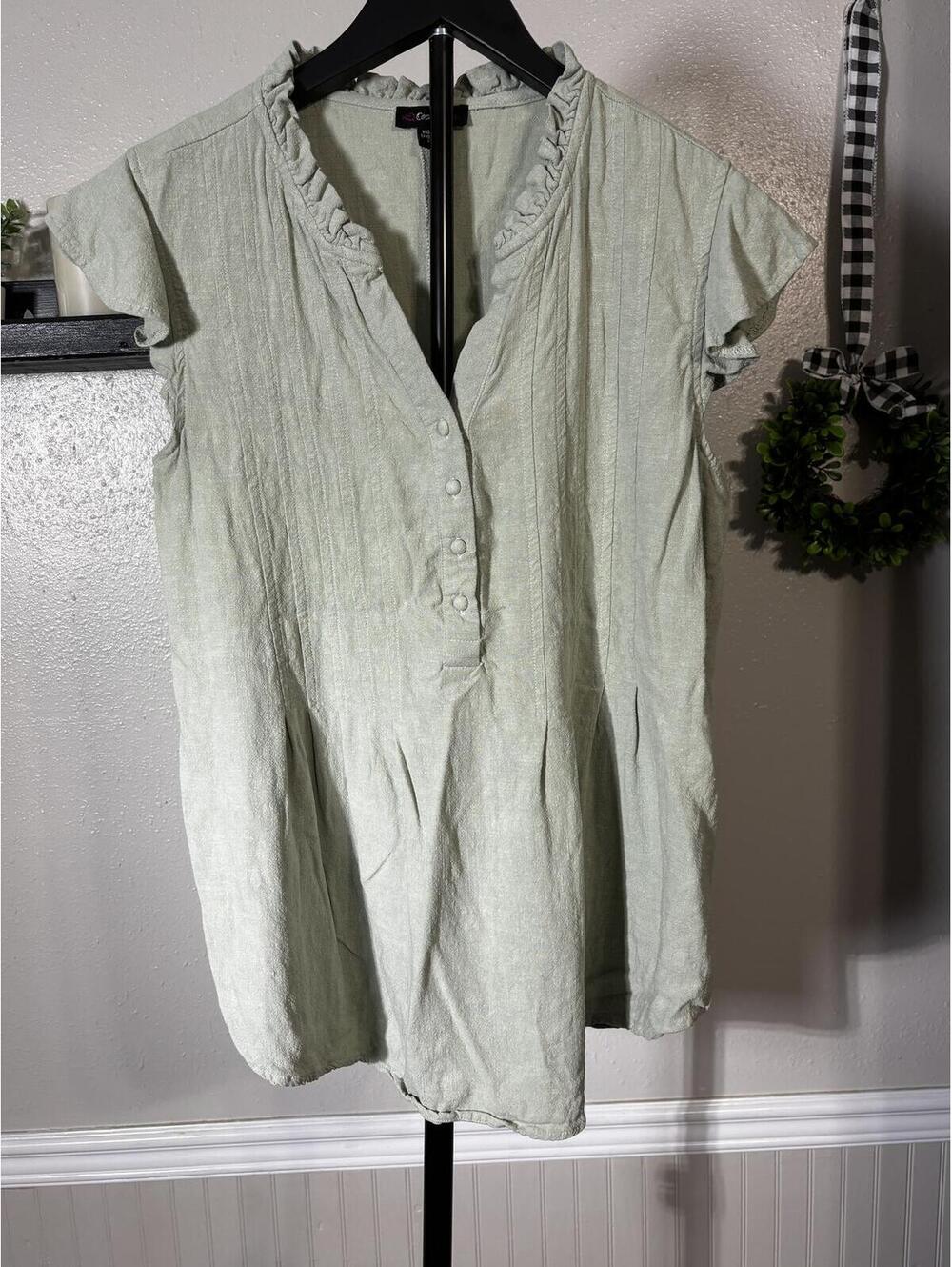 Cocomo Light Green Ruffle Collar Short Sleeve Blouse Medium